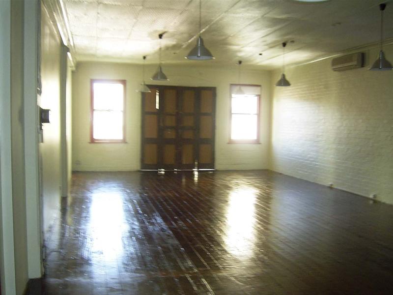 Open Plan 111m2 2nd Floor Office Picture 2