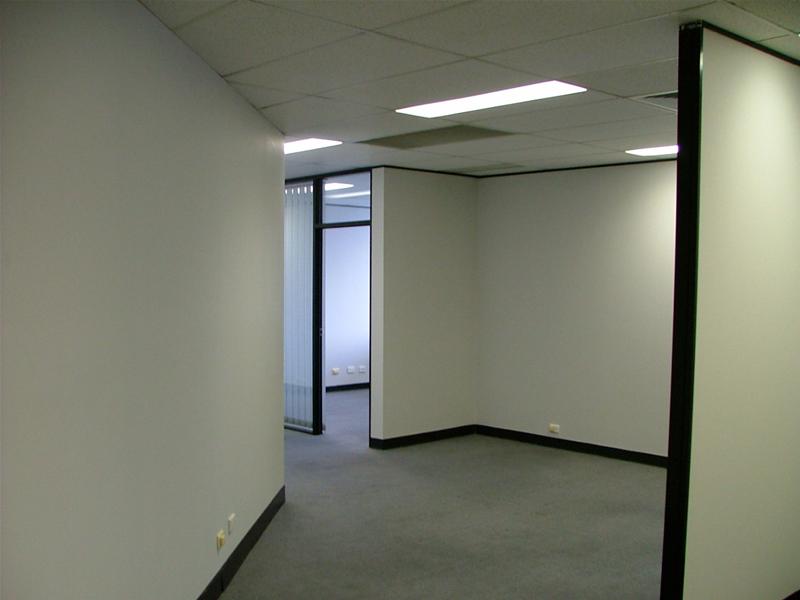 Taringa Magic... ground level office,
2 parks Picture 2