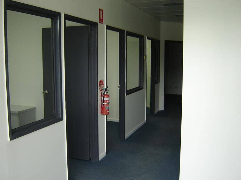 two offices combined for 369m2 partitioned with parks Picture 1