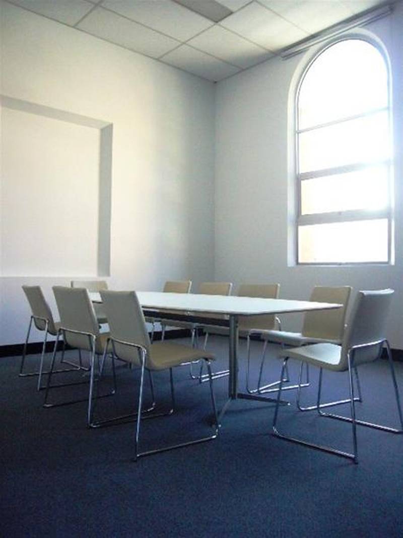 Whole Top Floor. 556m2 of Partitioned Office Picture 2