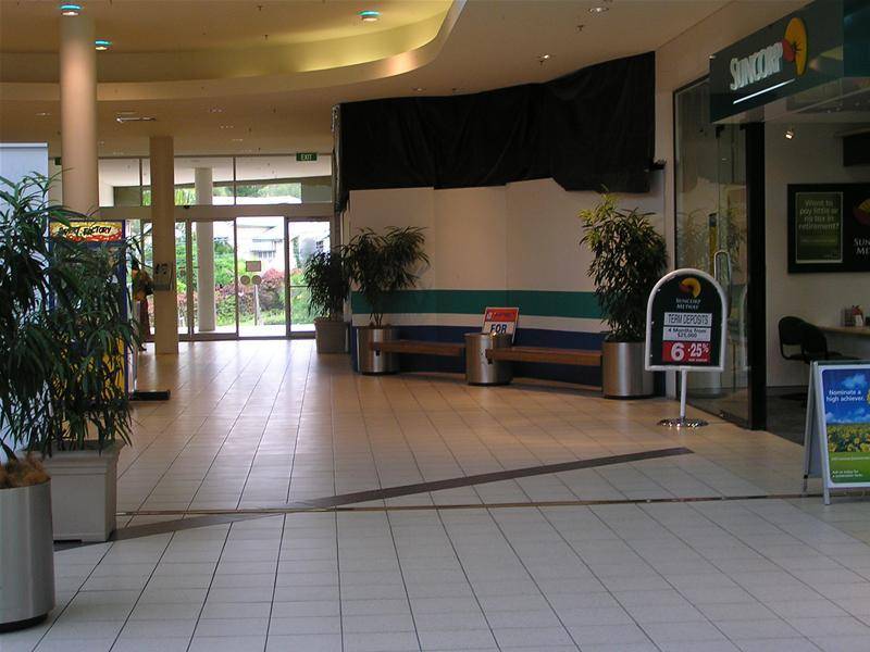 GREENSLOPES MALL, COLES ANCHOR TENANT Picture 3