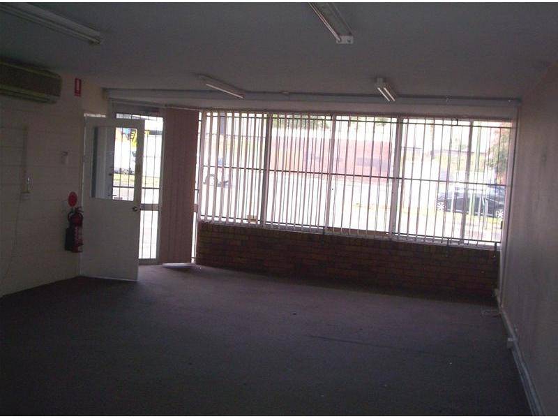 Price reduction - City Fringe Showroom/warehouse/office Picture 2