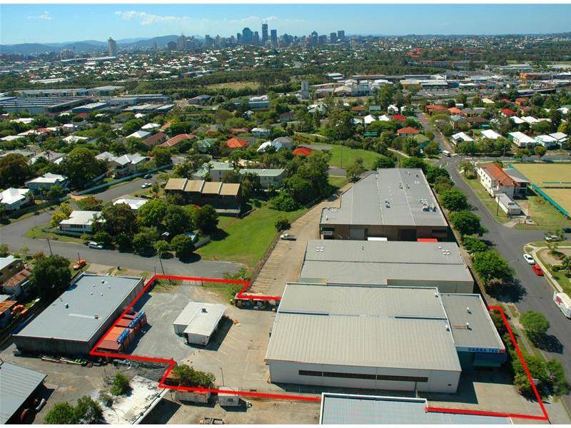 HIGH PROFILE BUILDING IN COORPAROO Picture 1