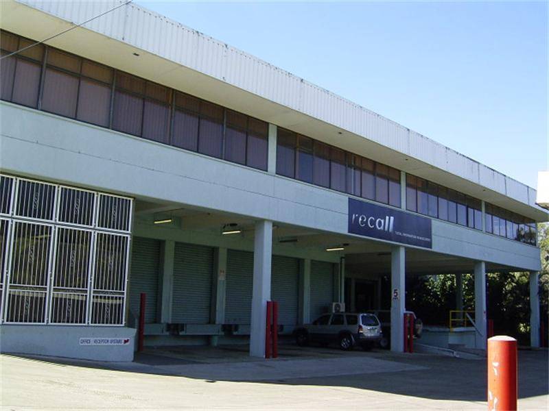 High Clearance - 4806m2 Warehouse Picture 3