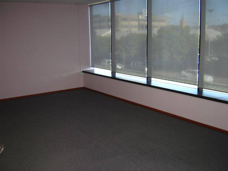 Top floor office Opposite PA hospital & Buranda Shops Picture 3