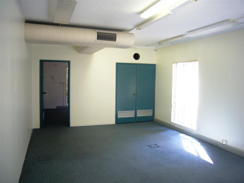 Good Space - Close to Public Transport - CHEAP! Picture 3