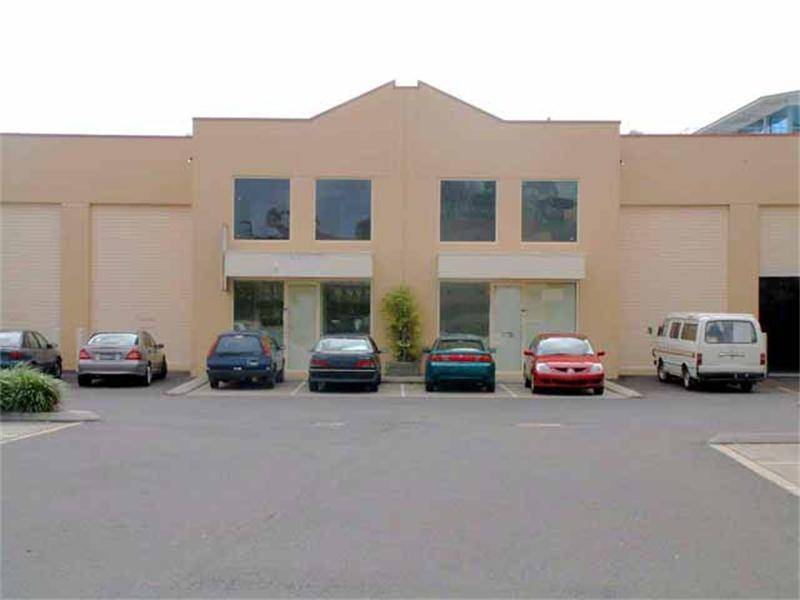 MILTON VILLAGE OPPORTUNITY! Picture 1