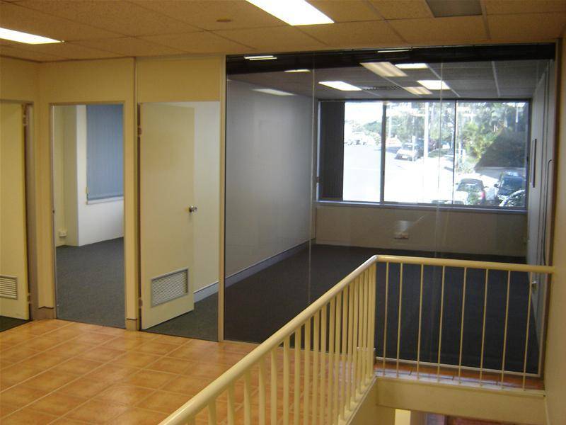 TOP FLOOR 164M2 PARTITIONED OFFICE MILTON Picture 2