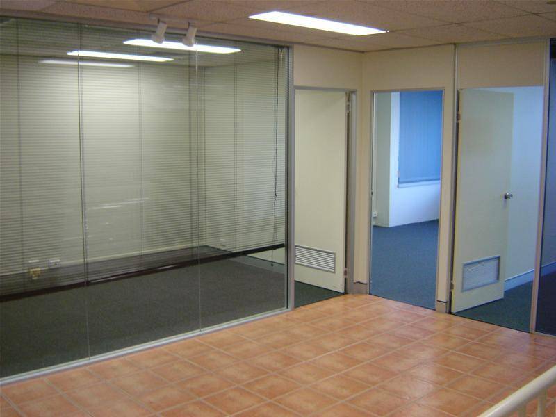 TOP FLOOR 164M2 PARTITIONED OFFICE MILTON Picture 3