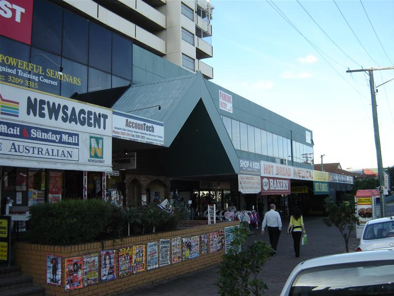 QUALITY WOOLLOONGABBA OFFICE @ BUDGET PRICE Picture 2