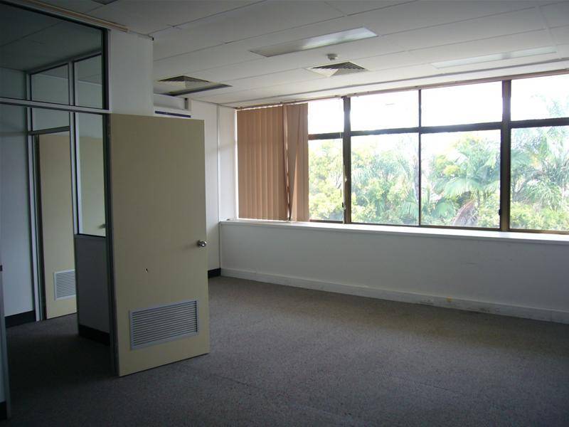 EXCELLENT CITY FRINGE OFFICE Picture 3