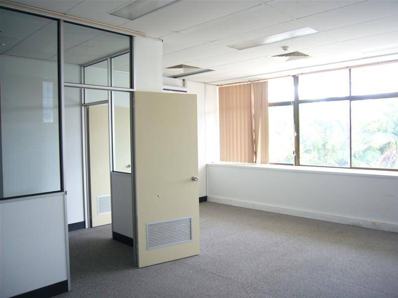 EXCELLENT OFFICE/WAREHOUSE Picture 2