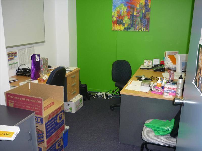 WEST END OFFICE GROUND LEVEL 148M2 Picture 2