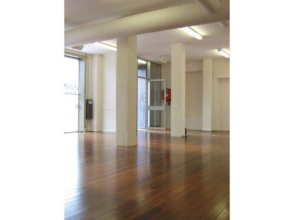 'Lunch by the River' Picture 2