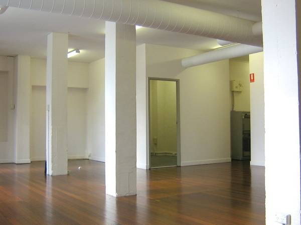 'Lunch by the River' Picture 3