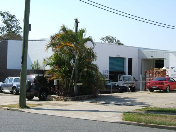 Ideal Location - Office/Warehouse For Lease Picture 1