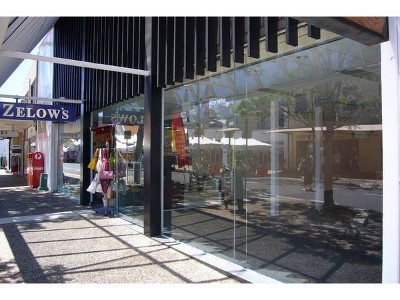 QUALITY SHOP IN PREMIER SHOPPING PRECINCT Picture