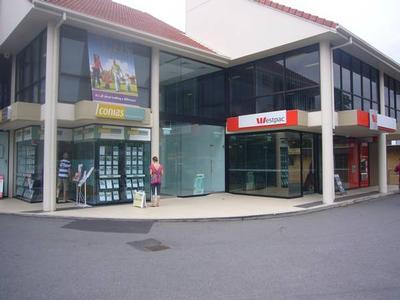 25m2 Shop on Bustling Racecourse Road Picture