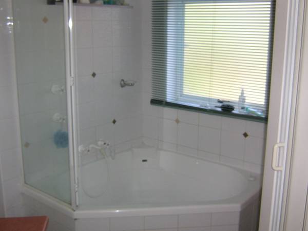 LIFESTYLE & LOCATION- $315,000 priced to sell! Picture 3