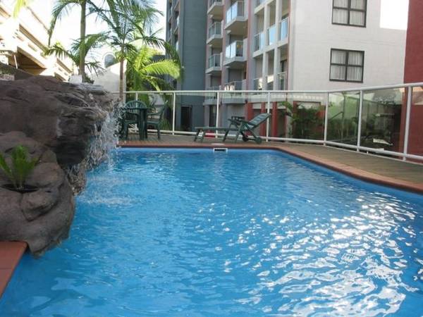 GROUND FLOOR
UNIT WITH FANTASTIC INCOME DON'T MISS OUT!!! Picture 1