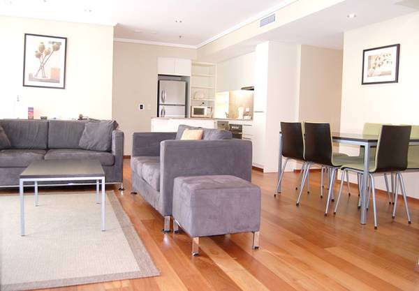 Stylish Apartment under $500K Picture 3