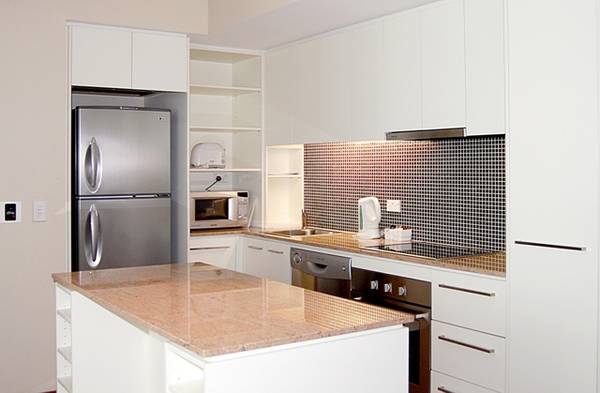 Stylish Apartment under $500K Picture 2