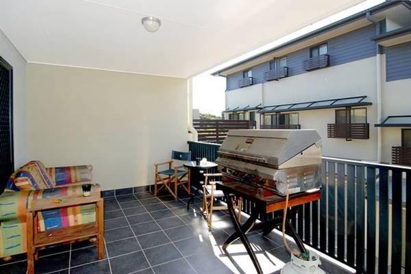 Trendy Tri Level Townhouse Picture