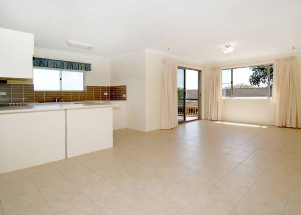 Breathtaking City Views, huge 2 bed with 2 car accommodation. Picture
