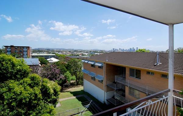 Breathtaking City Views, huge 2 bed with 2 car accommodation. Picture