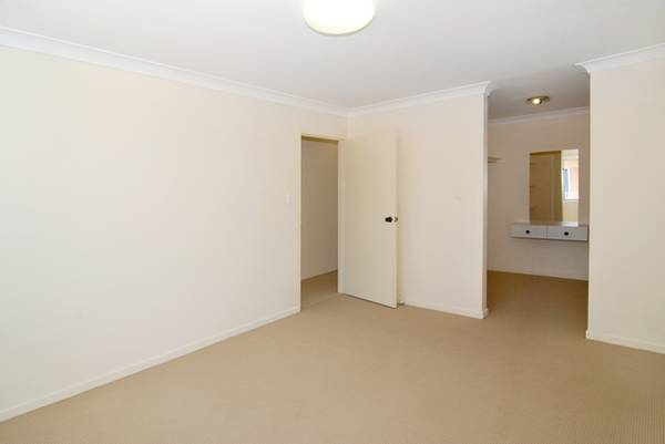 Breathtaking City Views, huge 2 bed with 2 car accommodation. Picture