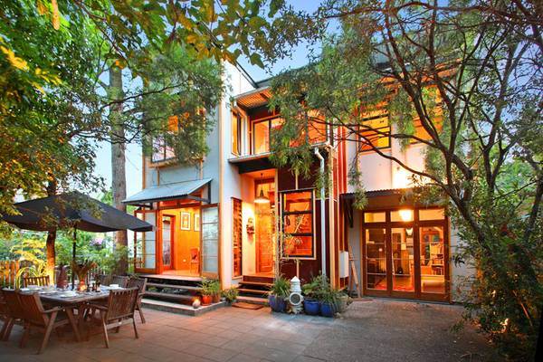 Inner City Abode with Elements of Delight. Picture