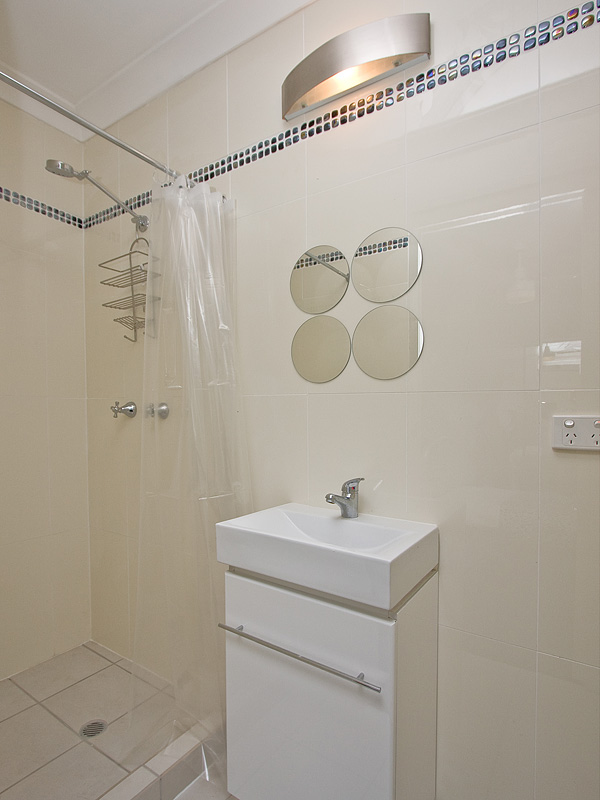 STUDENT ACCOMMODATION IN CLOSE TO THE GREEN BRIDGE! Picture 3