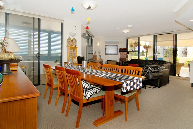 200sqm Sub Penthouse in the heart of West End Picture