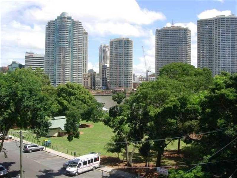 Full Floor - Boutique - Close to Riverside Park Picture 2