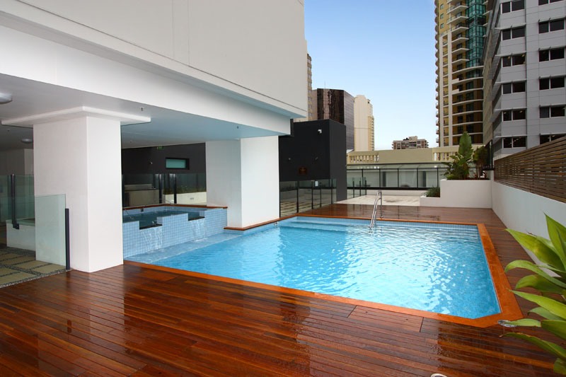 Just listed is this superb 2 bedroom apartment with alfresco dining Picture 2