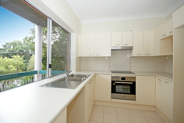 SOLD UNDER THE HAMMER! Picture 3