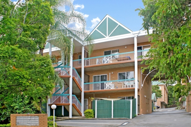 SOLD UNDER THE HAMMER! Picture 1