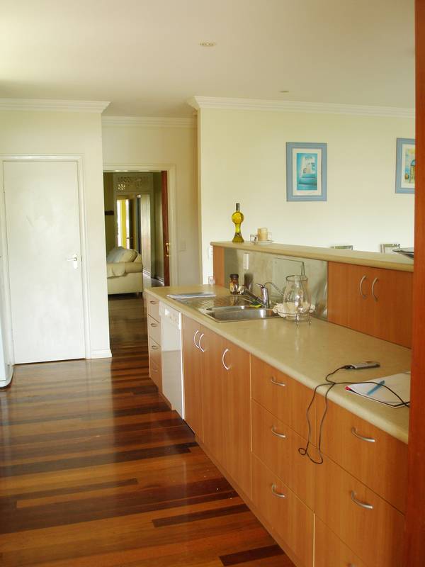 SHARED ACCOMODATION FULLY FURNISHED - ONE AVAILABLE Picture 2