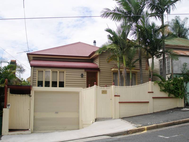 SHARED ACCOMODATION FULLY FURNISHED - ONE AVAILABLE Picture 1