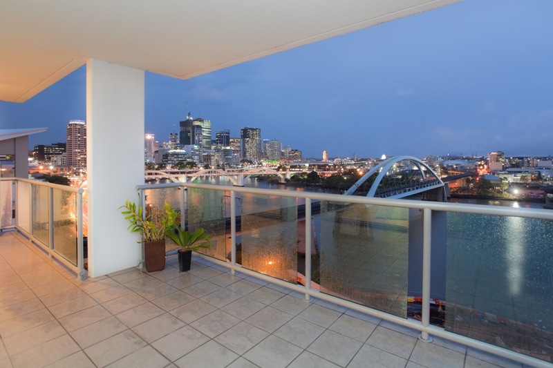City & River View Stunner only 900m from Queen Street! Picture 2