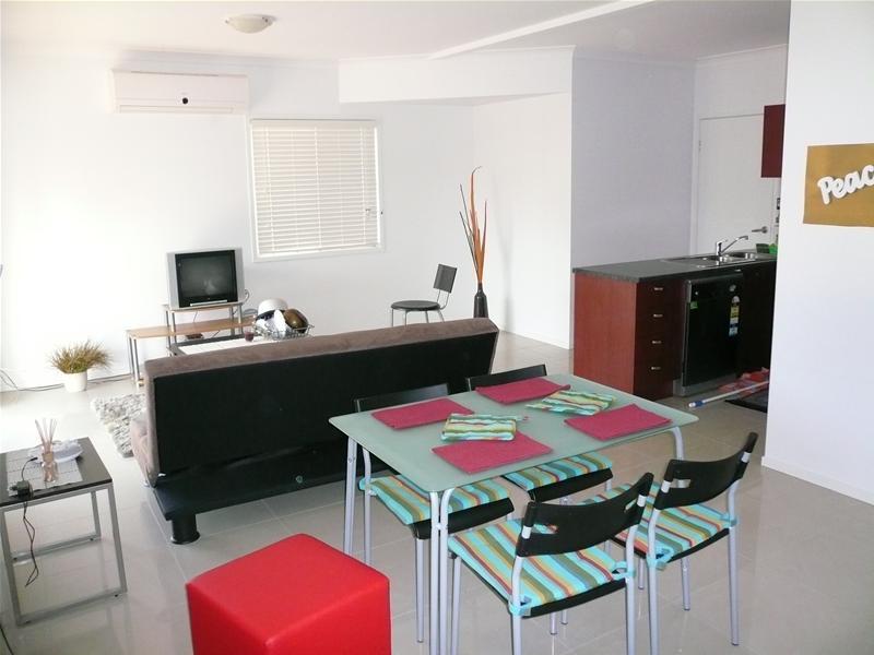 Stand Alone Townhouse
INSPECT SAT 21/11/09 1-1:45PM Picture 2