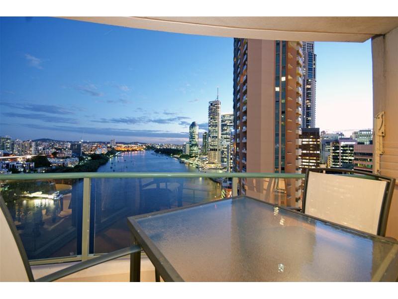 Admiralty Towers - Iconic River Front Address Picture 3