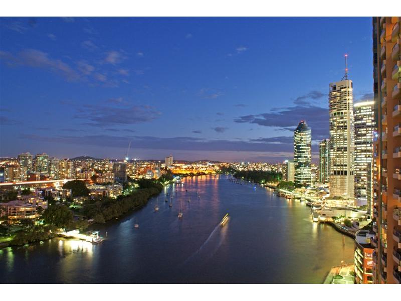 Admiralty Towers - Iconic River Front Address Picture 1