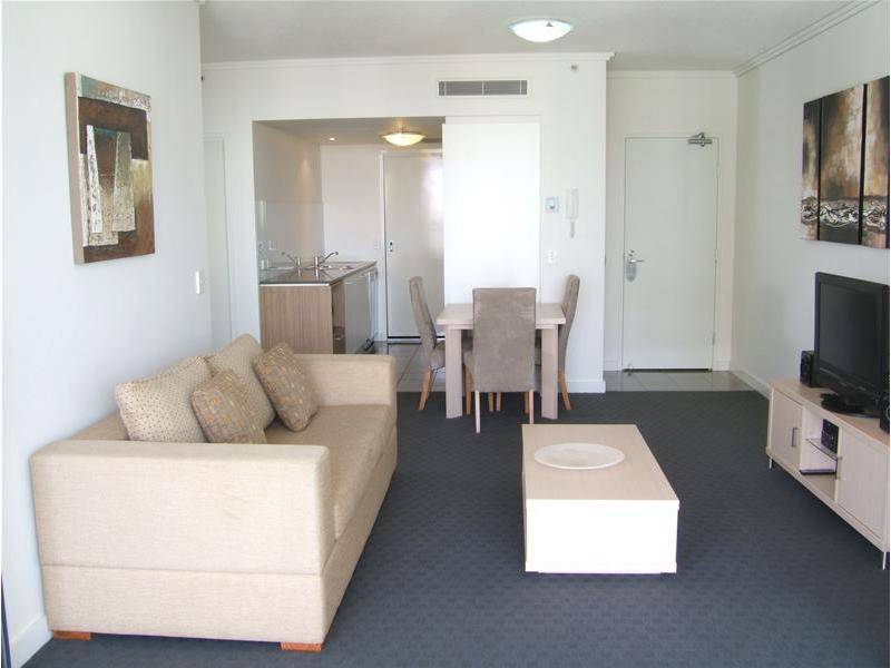 Popular Floor plan with Car space! Picture 3