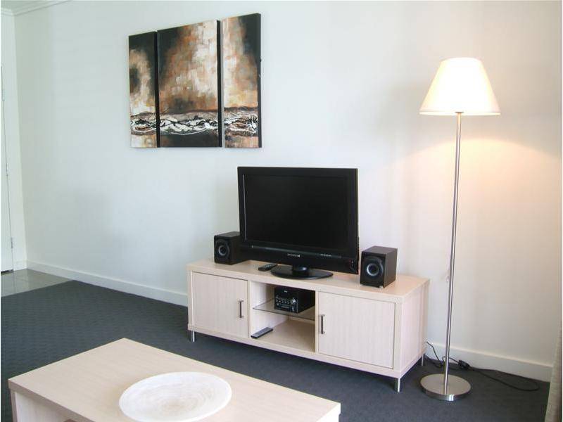 Popular Floor plan with Car space! Picture 2