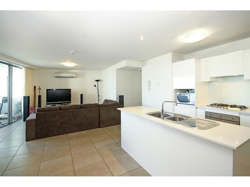 PLANES, TRAINS AND AUTOMOBILES Picture 1