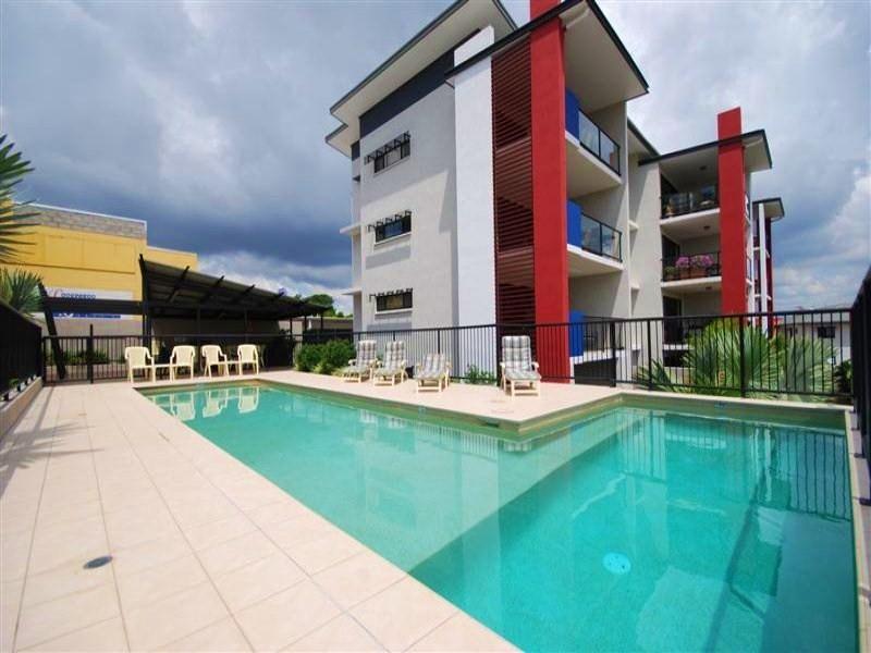 Convenient Living on the City Fringe Picture 2