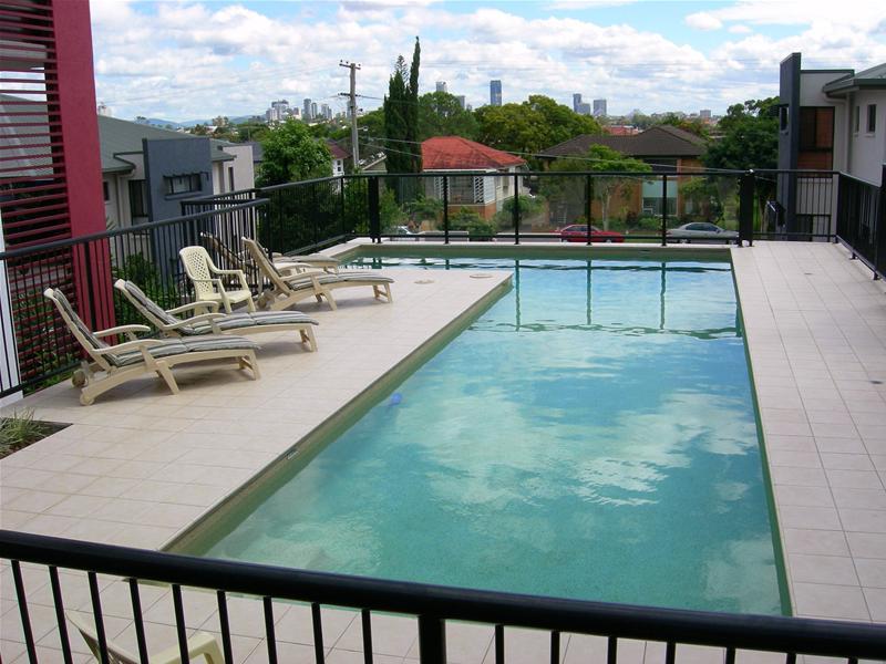 Convenient Living on the City Fringe Picture 3