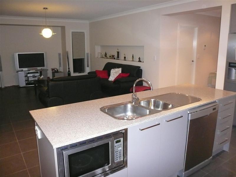 THATS NOT LIVING, THIS IS LIVING Picture 3