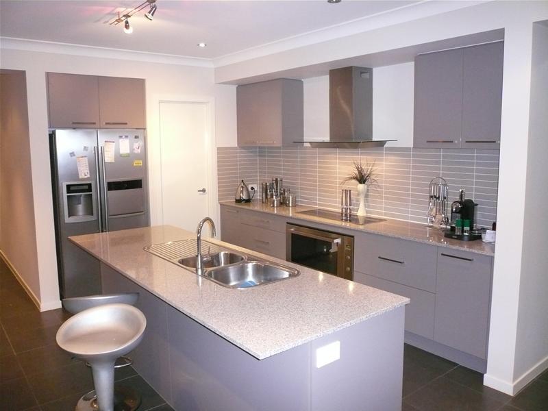 THATS NOT LIVING, THIS IS LIVING Picture 2